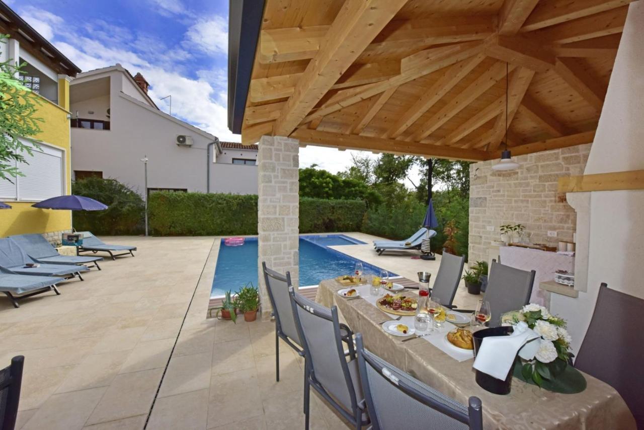 Apartments House Anna For Max 13 Persons In Porec, Pet Friendly ภายนอก รูปภาพ