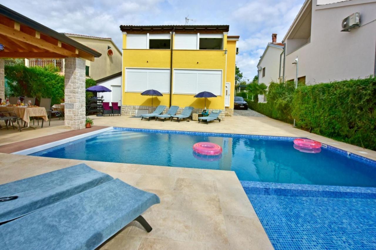 Apartments House Anna For Max 13 Persons In Porec, Pet Friendly ภายนอก รูปภาพ