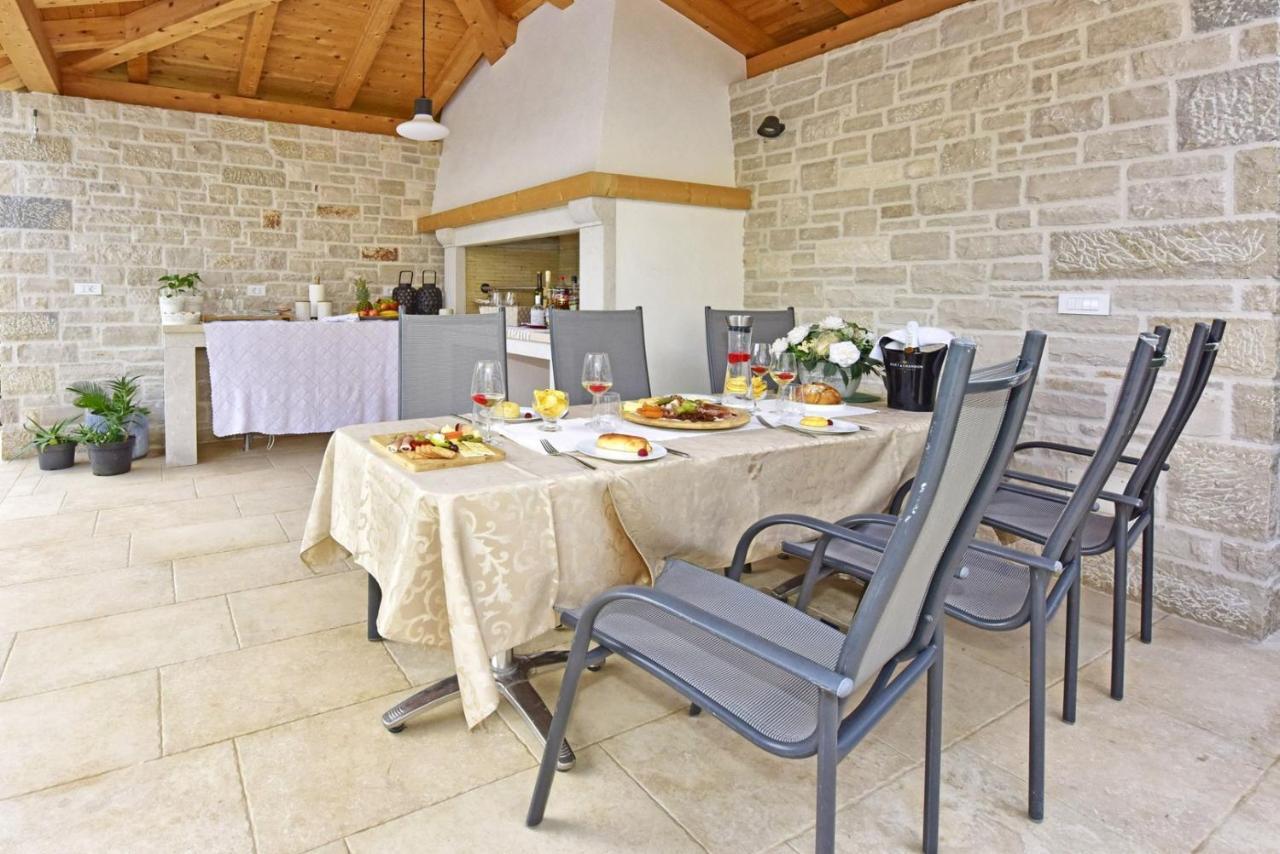 Apartments House Anna For Max 13 Persons In Porec, Pet Friendly ภายนอก รูปภาพ