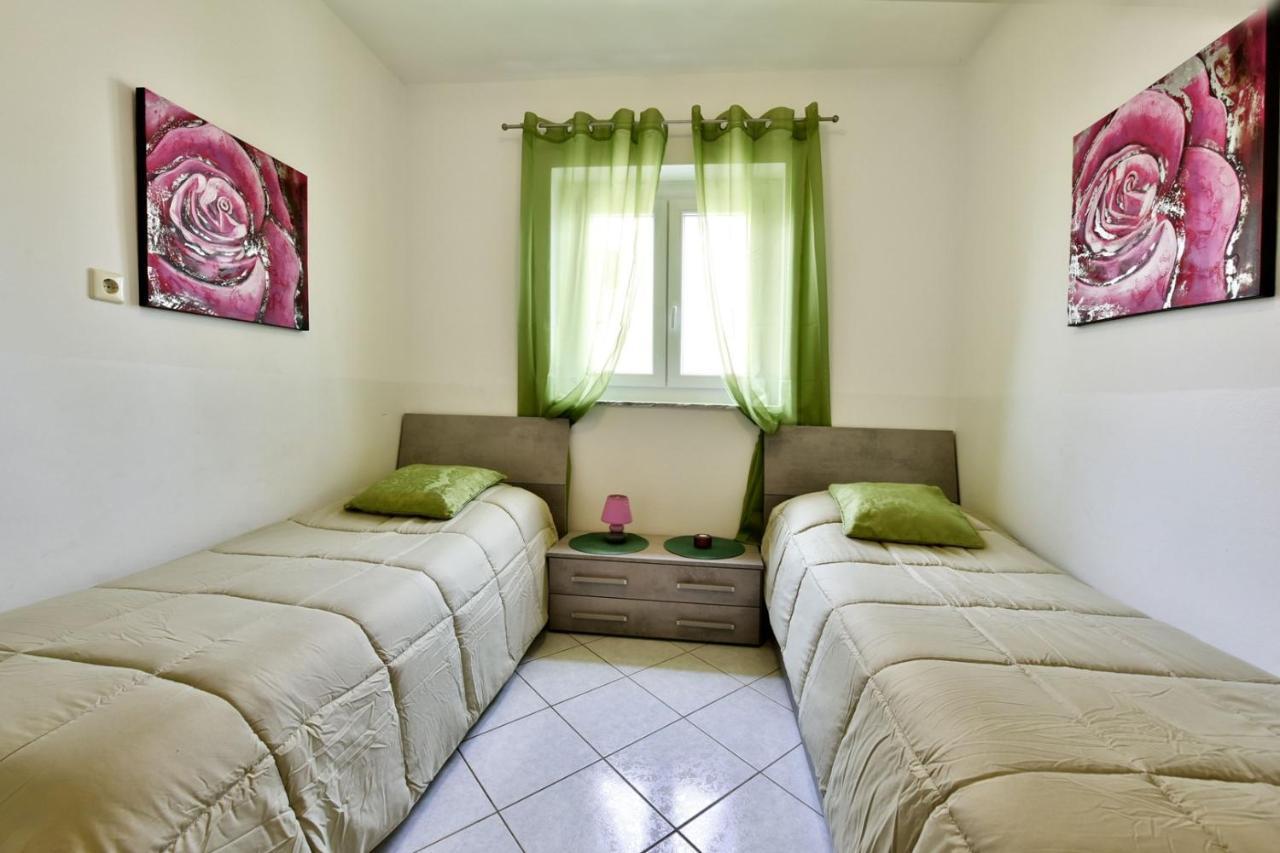 Apartments House Anna For Max 13 Persons In Porec, Pet Friendly ภายนอก รูปภาพ