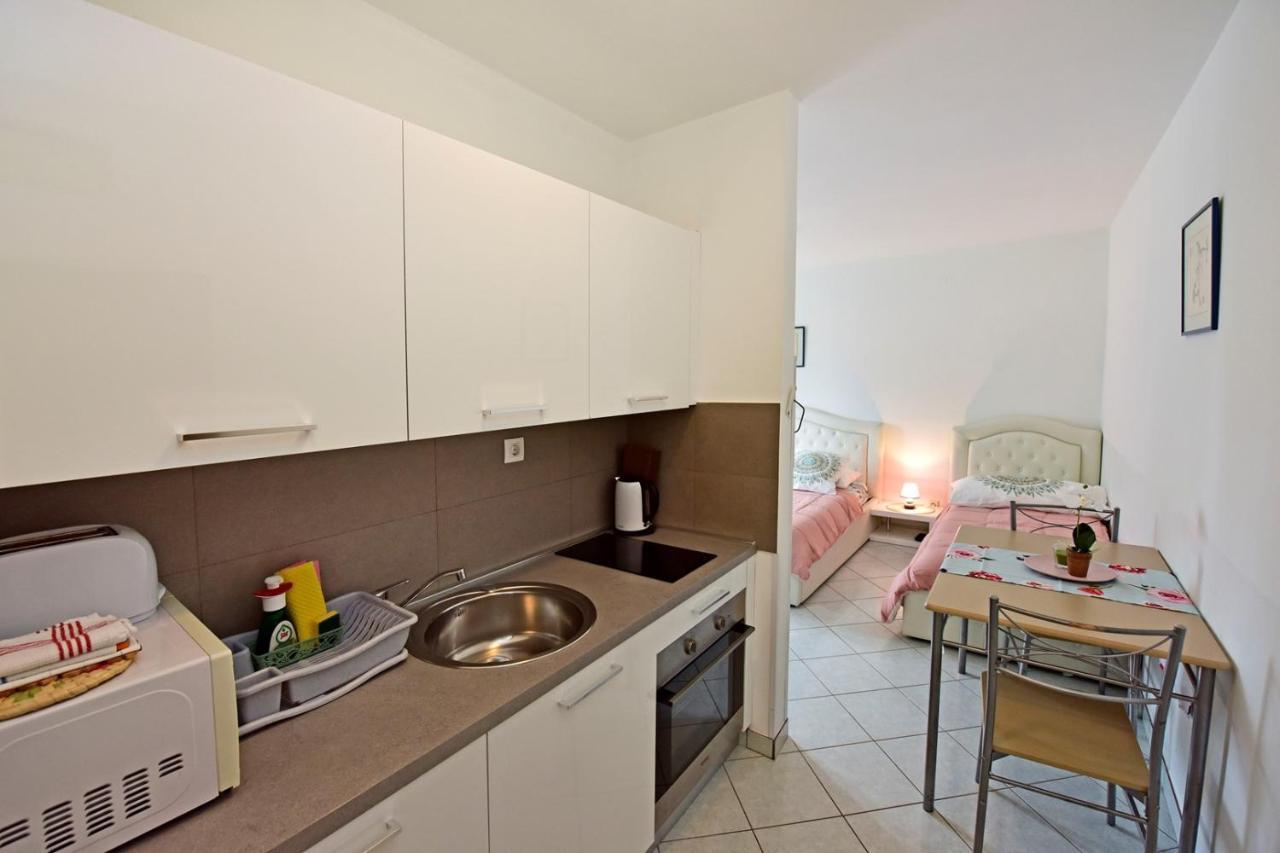 Apartments House Anna For Max 13 Persons In Porec, Pet Friendly ภายนอก รูปภาพ