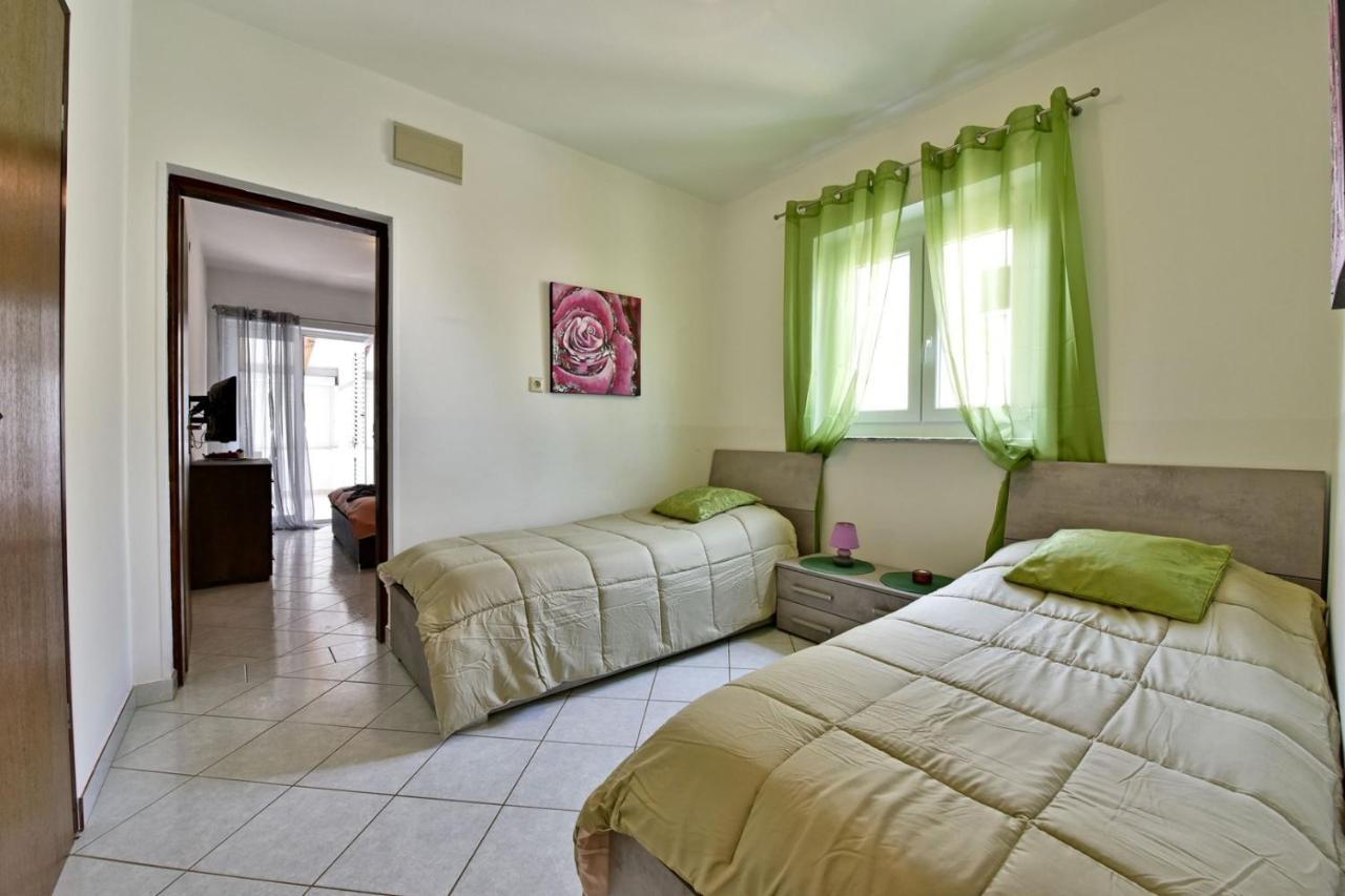 Apartments House Anna For Max 13 Persons In Porec, Pet Friendly ภายนอก รูปภาพ