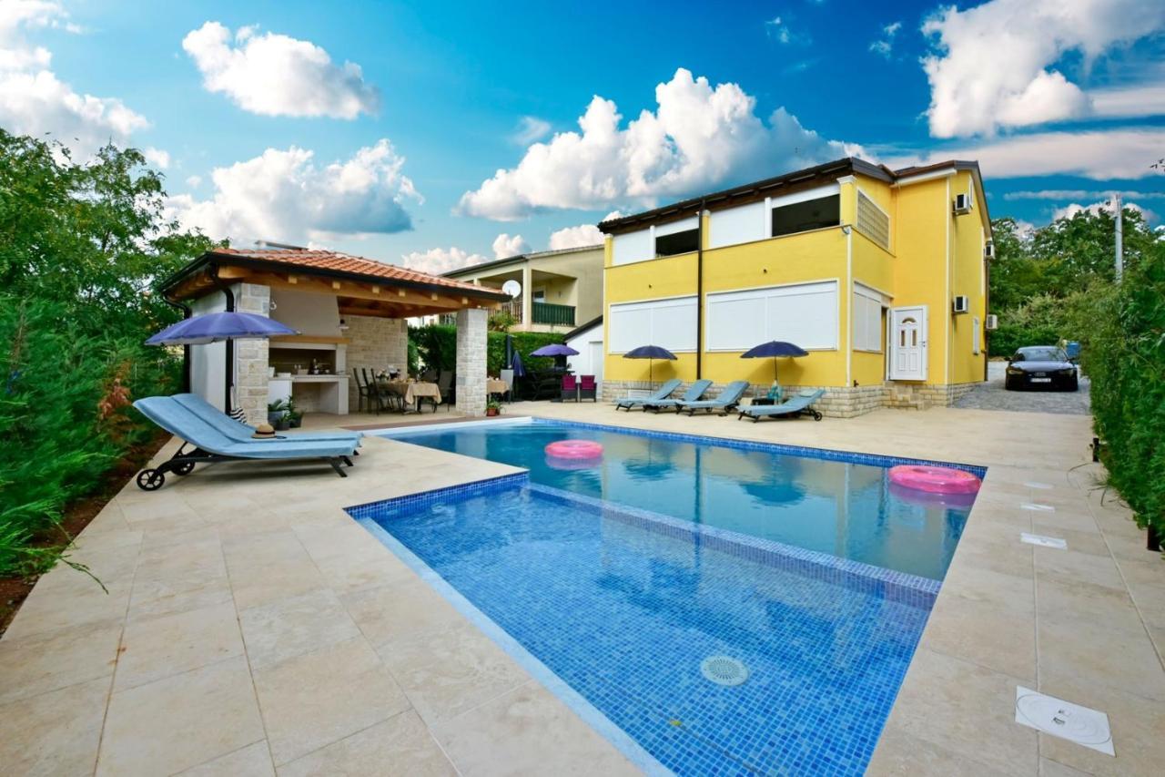 Apartments House Anna For Max 13 Persons In Porec, Pet Friendly ภายนอก รูปภาพ