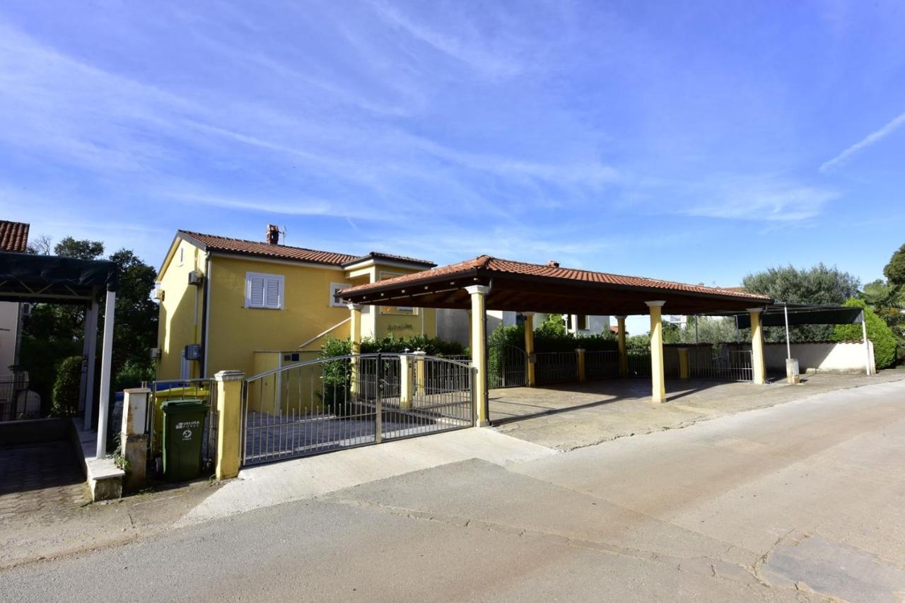 Apartments House Anna For Max 13 Persons In Porec, Pet Friendly ภายนอก รูปภาพ