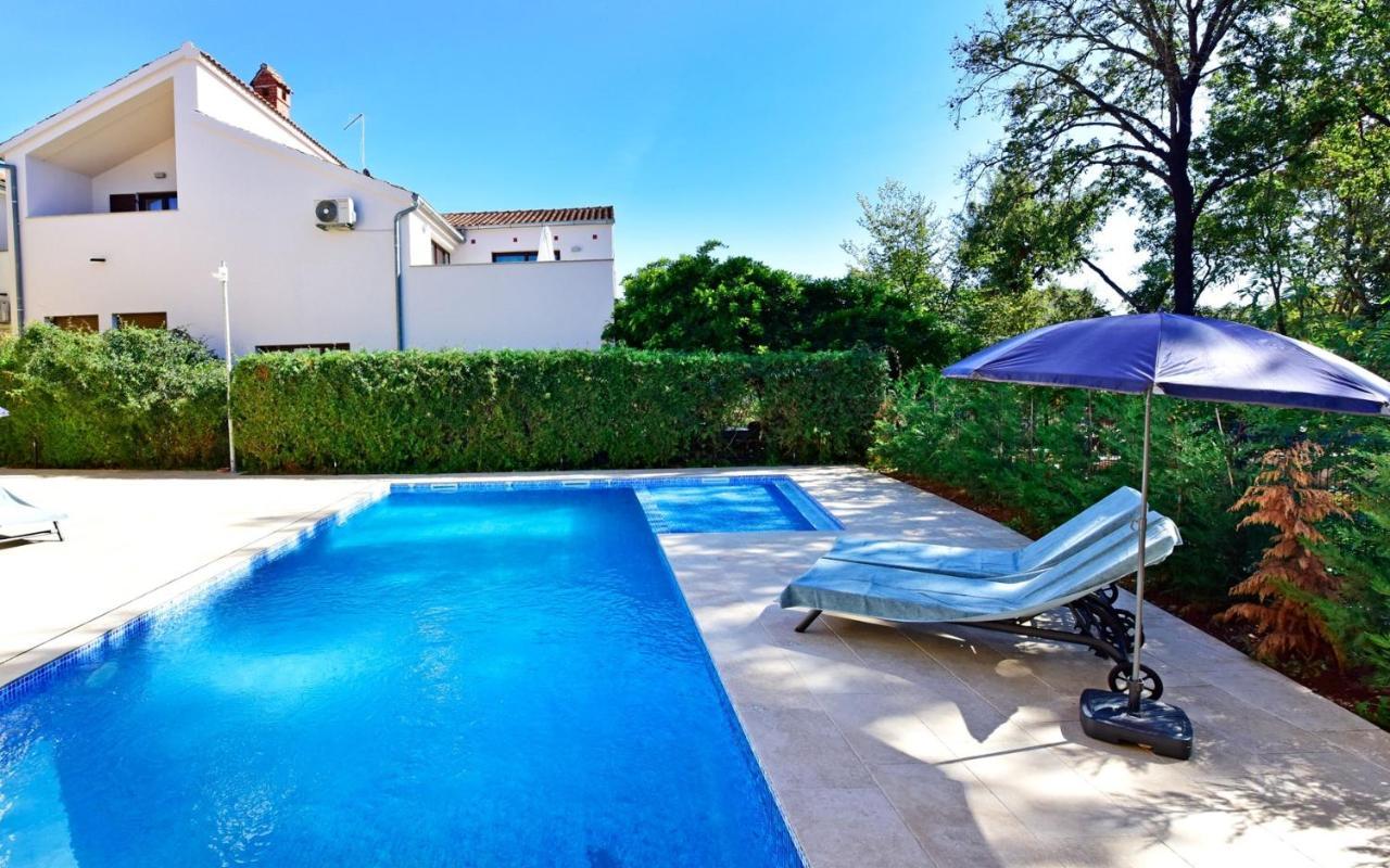 Apartments House Anna For Max 13 Persons In Porec, Pet Friendly ภายนอก รูปภาพ