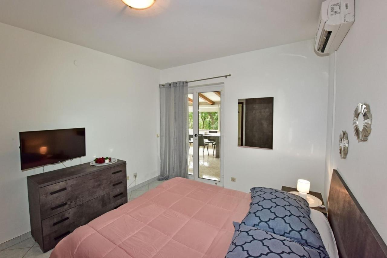 Apartments House Anna For Max 13 Persons In Porec, Pet Friendly ภายนอก รูปภาพ