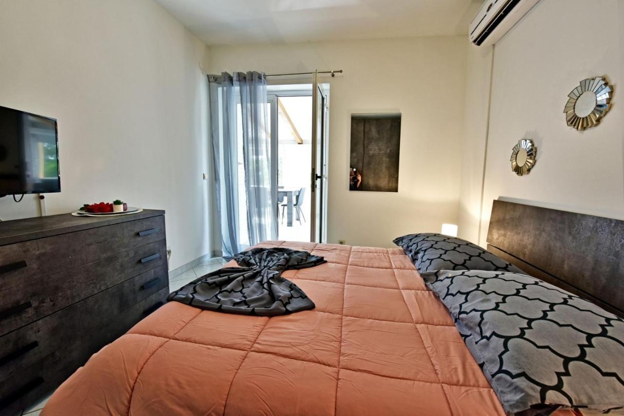 Apartments House Anna For Max 13 Persons In Porec, Pet Friendly ภายนอก รูปภาพ
