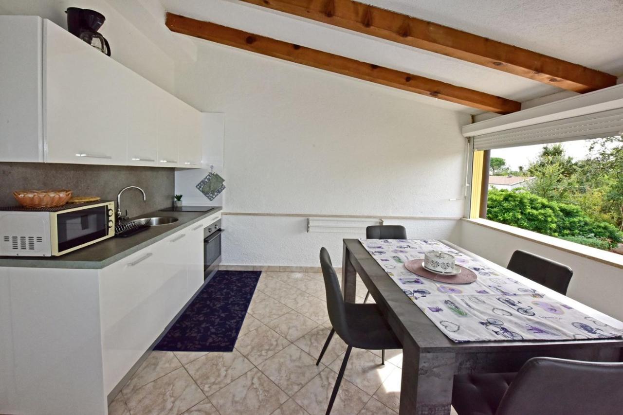 Apartments House Anna For Max 13 Persons In Porec, Pet Friendly ภายนอก รูปภาพ