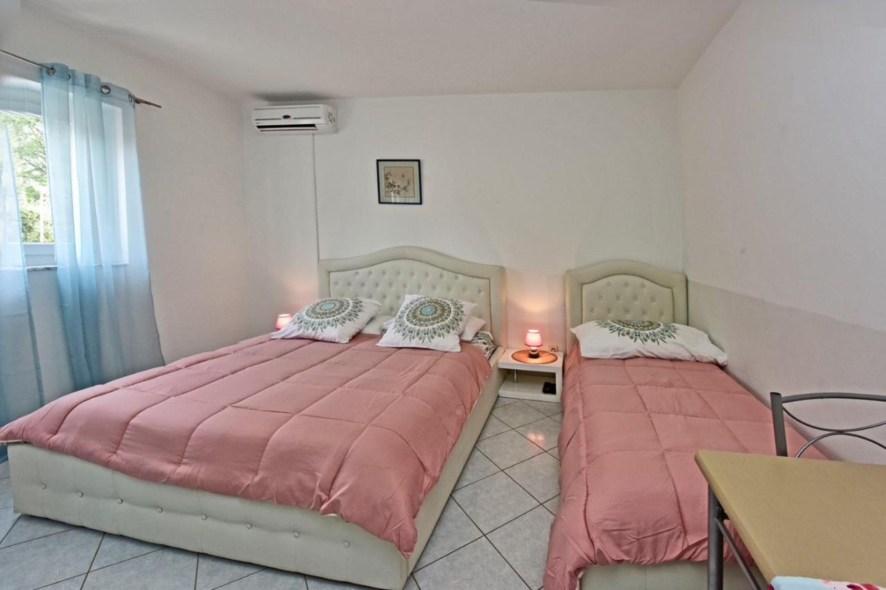 Apartments House Anna For Max 13 Persons In Porec, Pet Friendly ภายนอก รูปภาพ