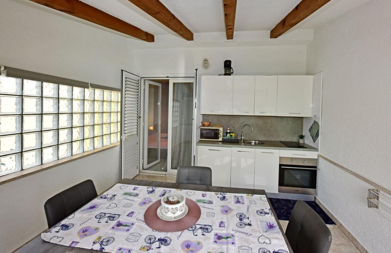 Apartments House Anna For Max 13 Persons In Porec, Pet Friendly ภายนอก รูปภาพ