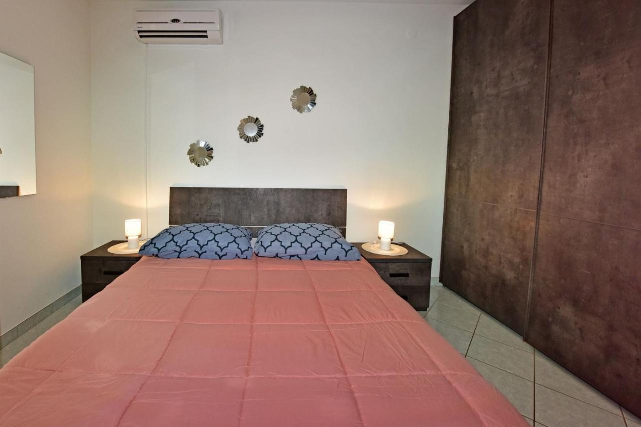 Apartments House Anna For Max 13 Persons In Porec, Pet Friendly ภายนอก รูปภาพ