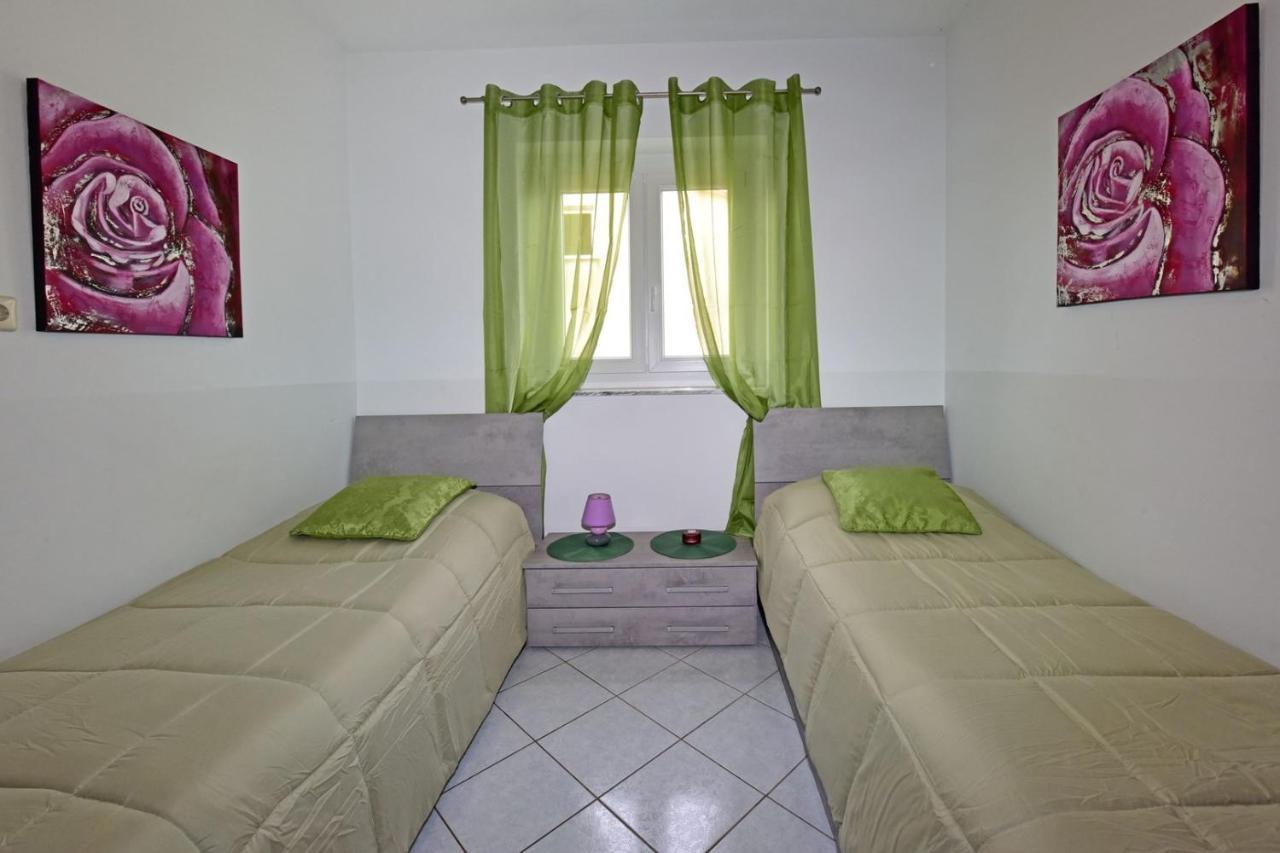 Apartments House Anna For Max 13 Persons In Porec, Pet Friendly ภายนอก รูปภาพ