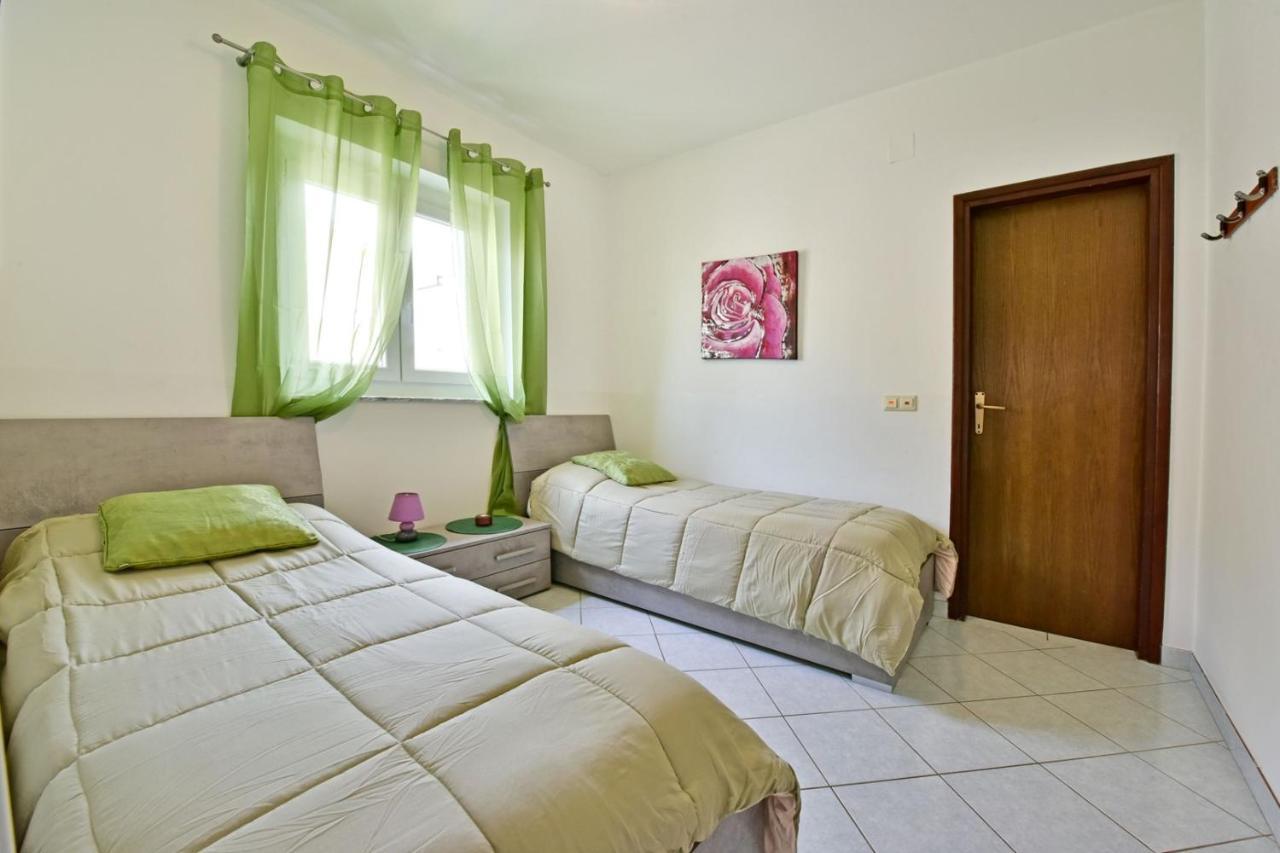 Apartments House Anna For Max 13 Persons In Porec, Pet Friendly ภายนอก รูปภาพ