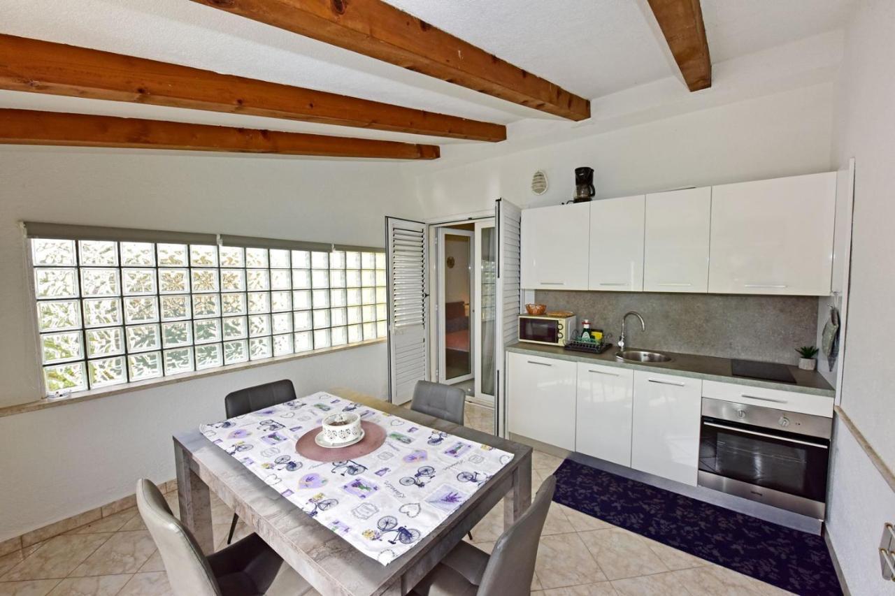 Apartments House Anna For Max 13 Persons In Porec, Pet Friendly ภายนอก รูปภาพ